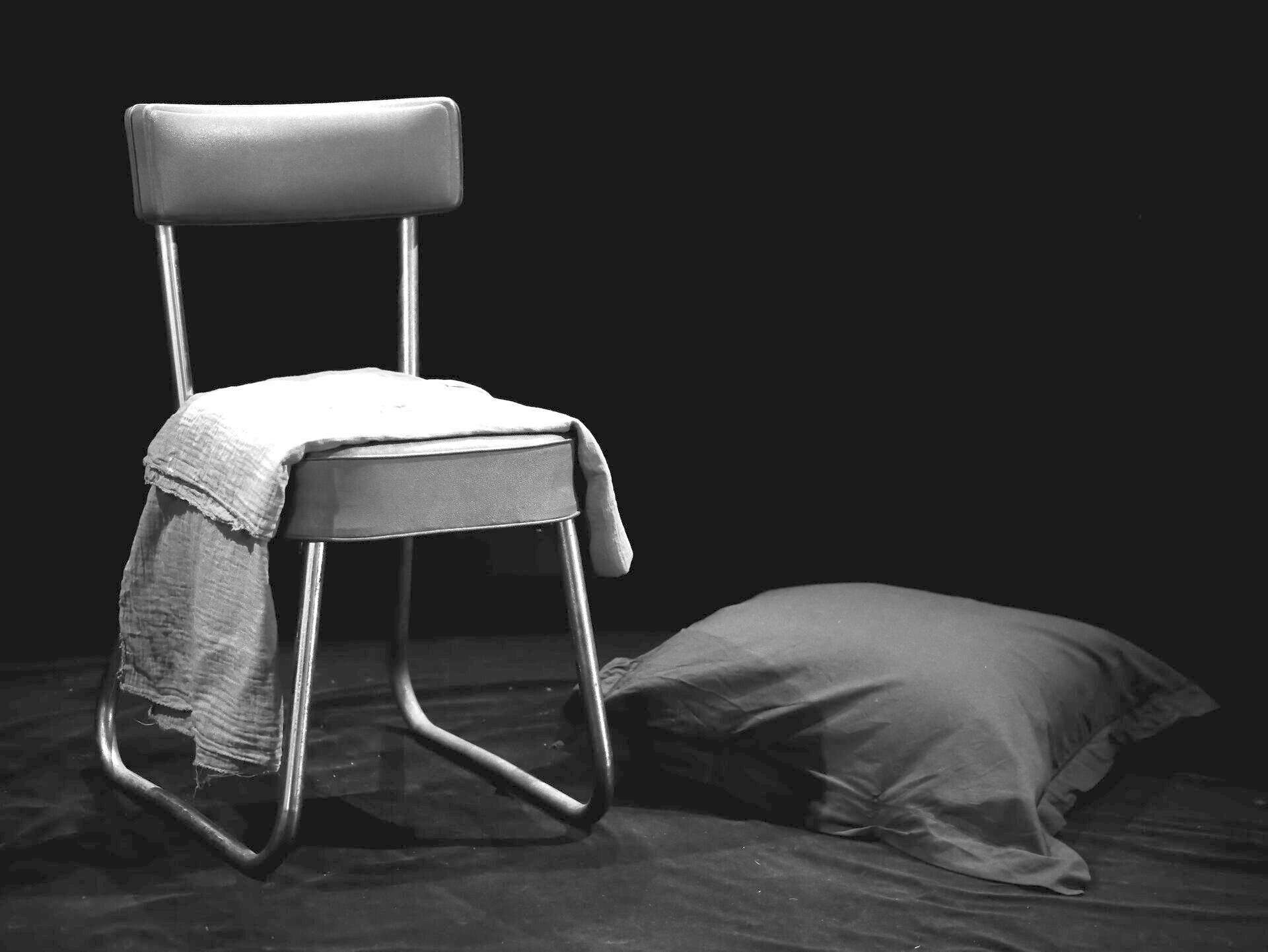 Chaise studio D nu·e·s D